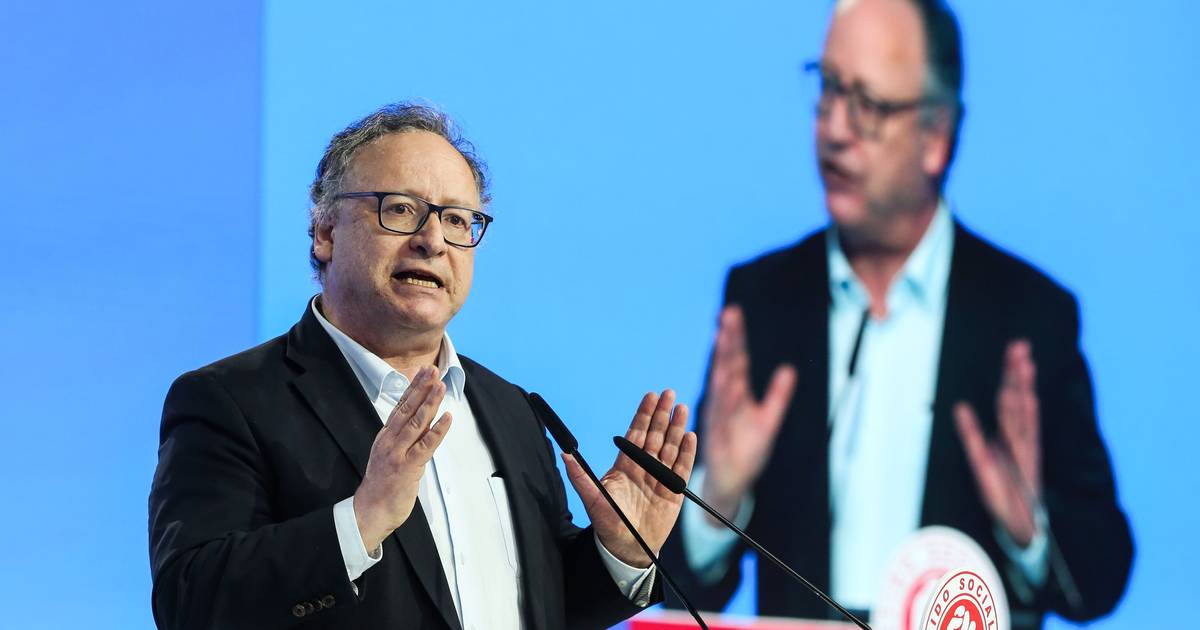 Francisco Assis apela a deputados do PSD que não aceitem acordo com o Chega