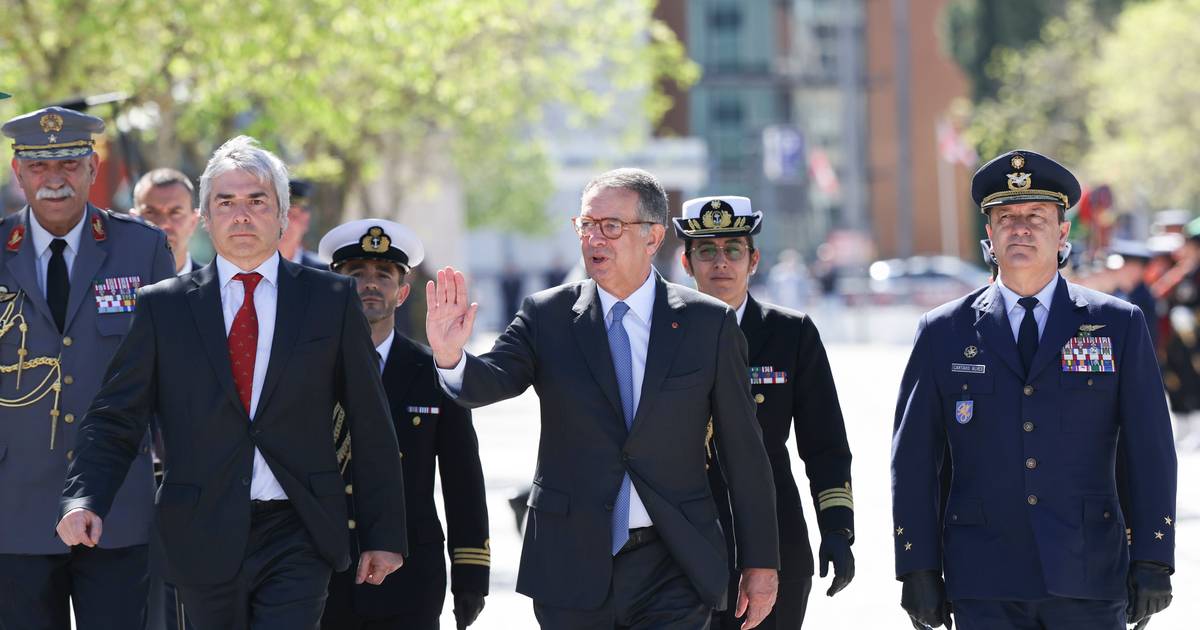 Seguro quer "modernização militar séria e equlibrada", sem pôr em causa necessidades sociais