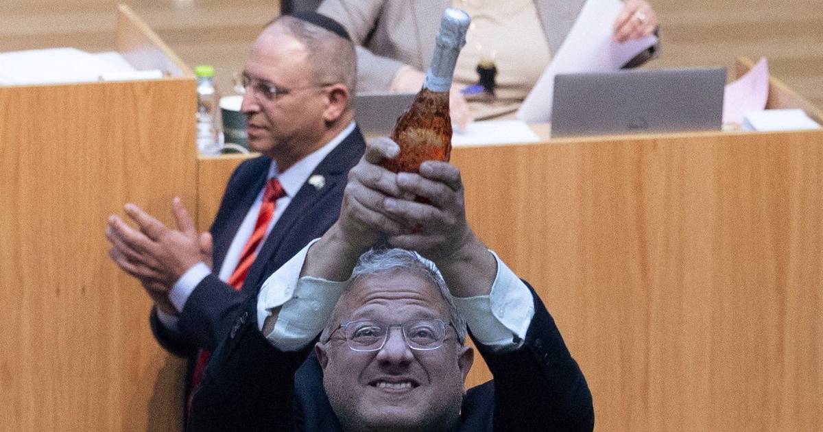 Israel: deputados celebram aprovação da pena de morte com garrafas de champanhe