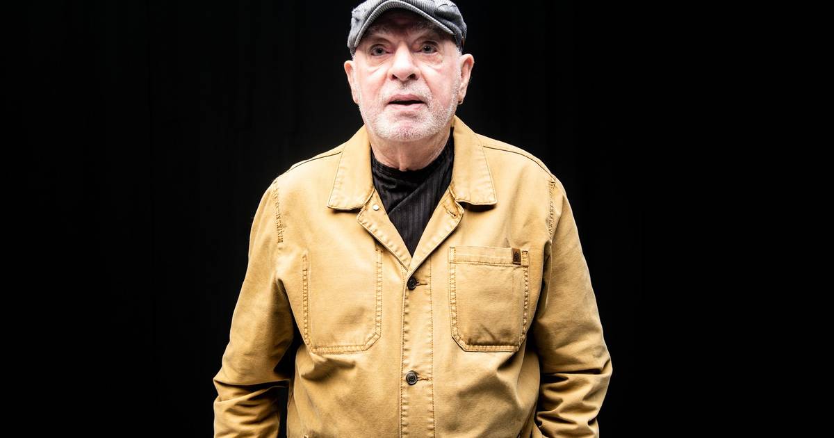 Paulo de Carvalho: “Achámos que devíamos levar um cravo na mão, mas a RTP não gostou. Foi preciso o Tordo dizer: ‘ou há cravo ou não há canção.’ Houve cravo”