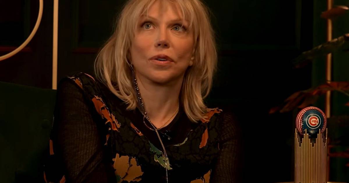 Kim Gordon chamou “sociopata” e “choramingas” a Billy Corgan e Courtney Love. A vingança serve-se agora: “ela era a maldade do mundo indie”