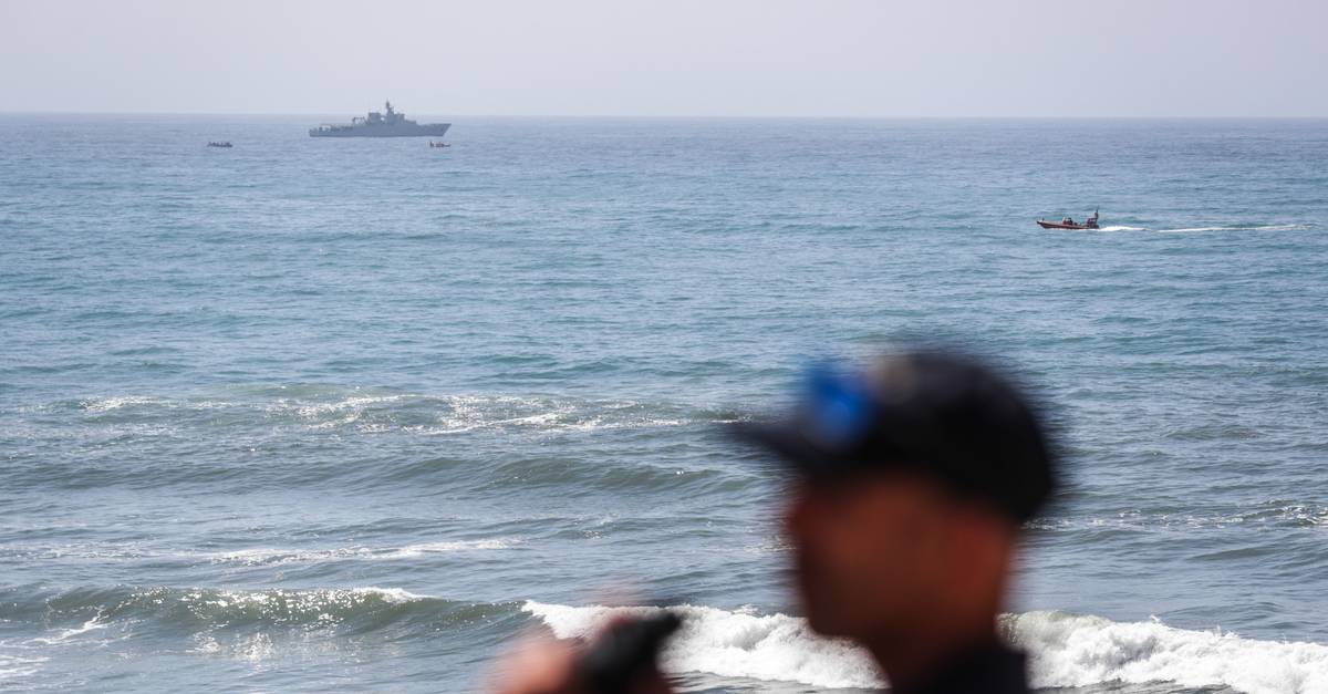 Beach in April: the weather is inviting, but the sea still requires extra caution