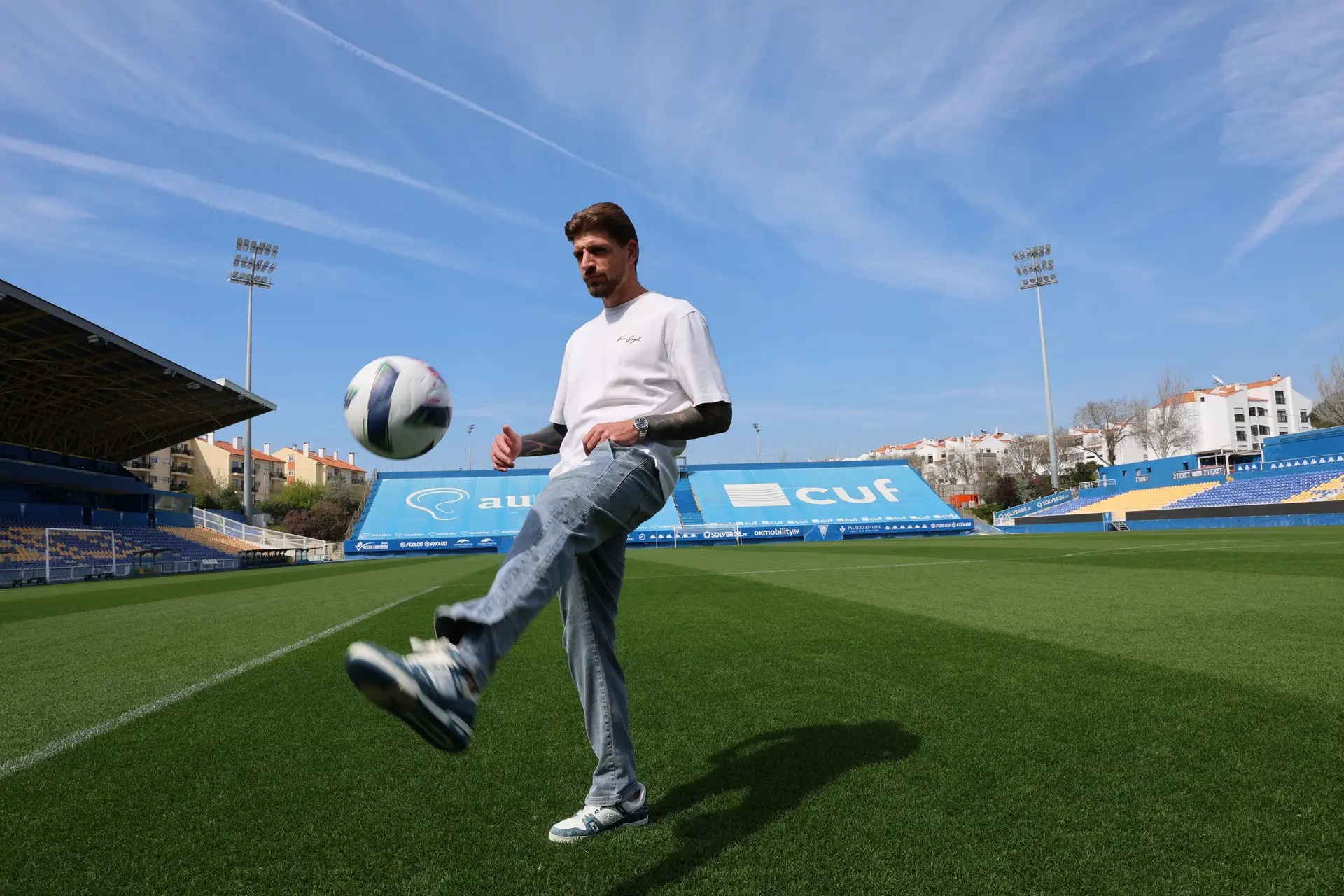 Xeka no estádio António Coimbra da Mota, na semana em que foi entrevistado por Tribuna Expresso