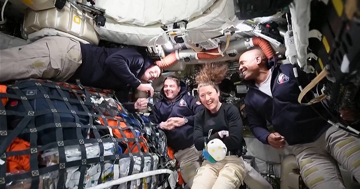 Astronautas a caminho da Lua: entre vistas sobre a terra e a sanita avariada (veja as imagens)