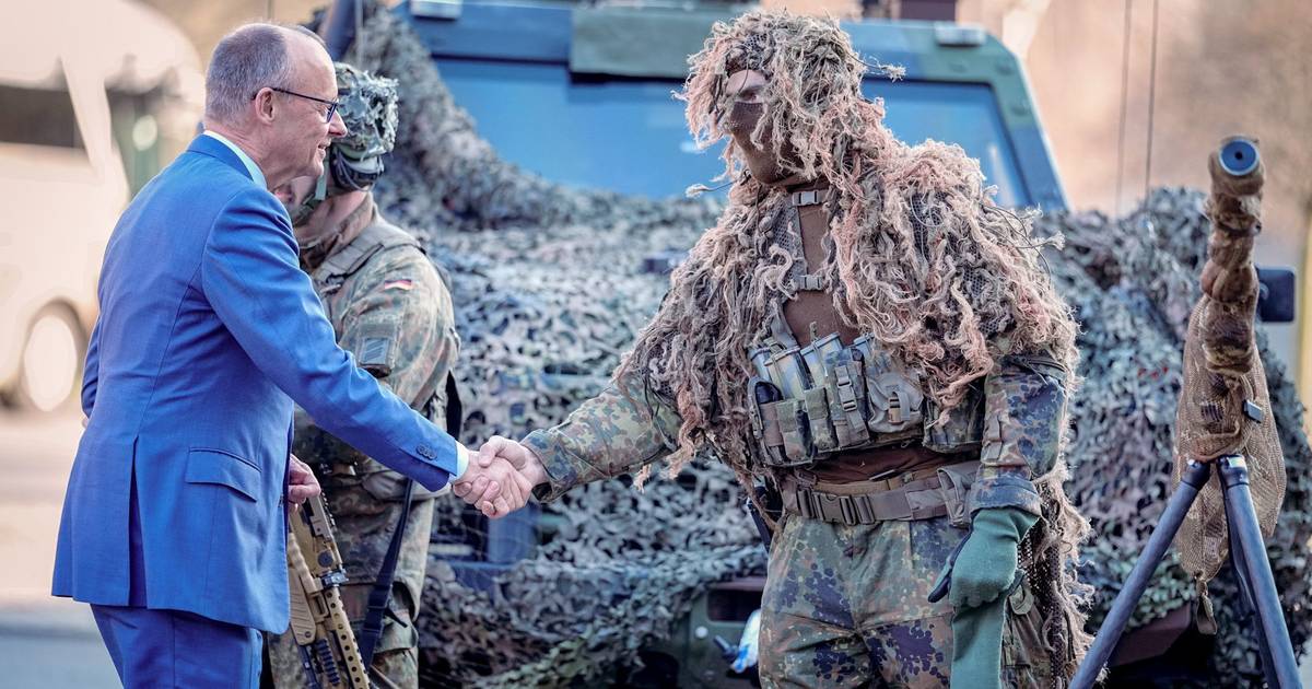 Homens alemães até aos 45 anos podem precisar de autorização militar para viver no estrangeiro