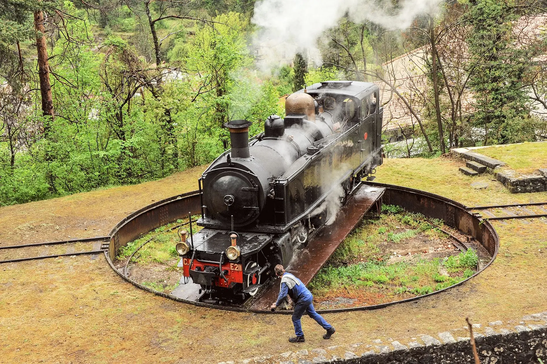  A locomotiva na rotunda de Annot, acionada manualmente