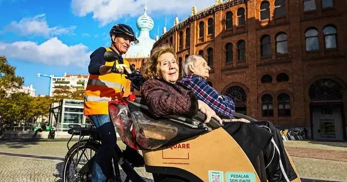 Projects supporting active ageing can receive funding of up to €100,000