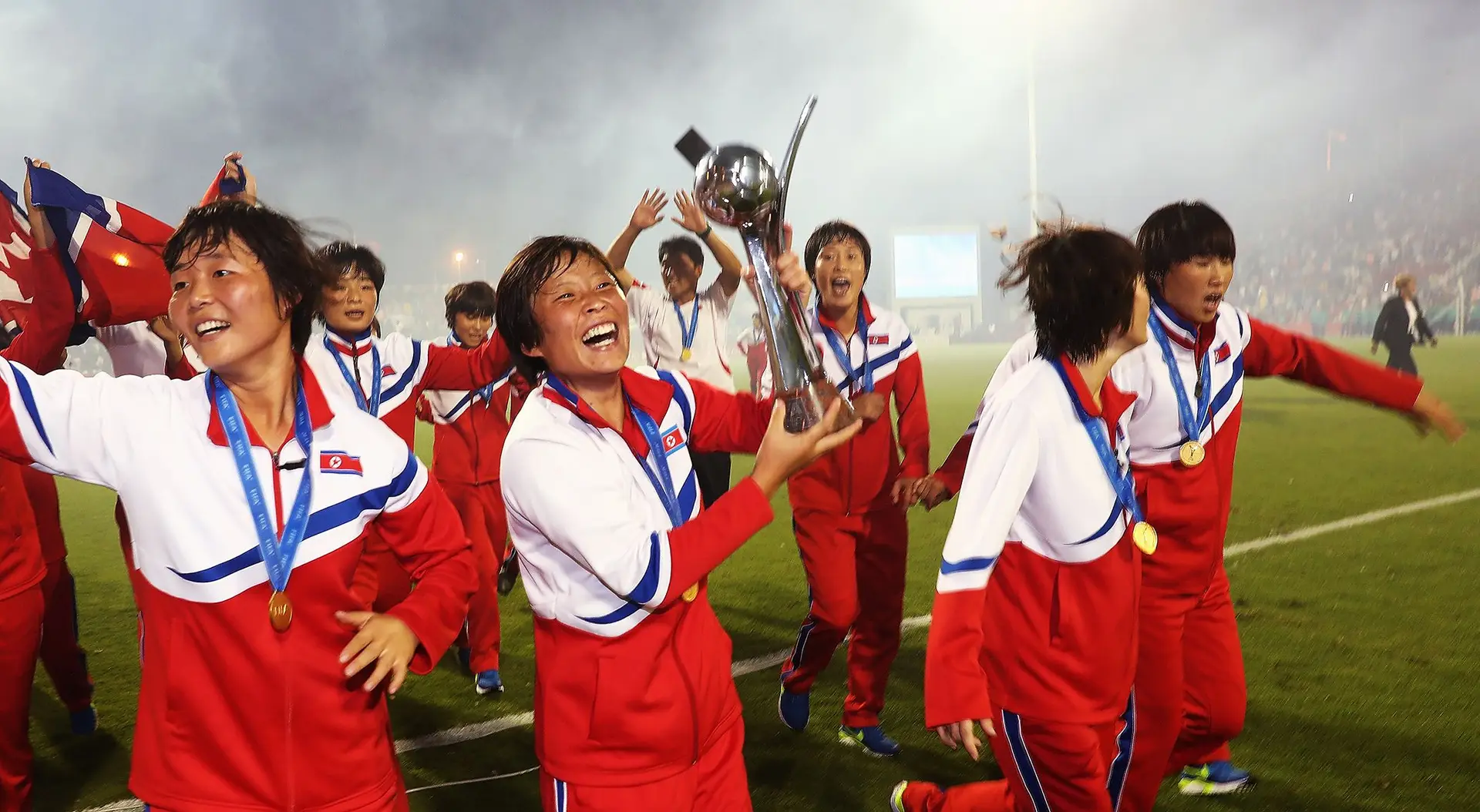 Seleção sub-20 da Coreia do Norte festeja o título mundial de 2016, comemorações que se repetiram em 2024