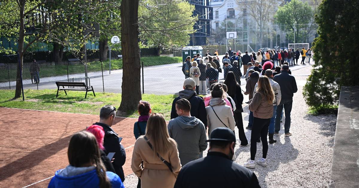 Adesão às urnas bate recorde na Hungria: a quatro horas do fecho, 66% dos eleitores já tinha votado