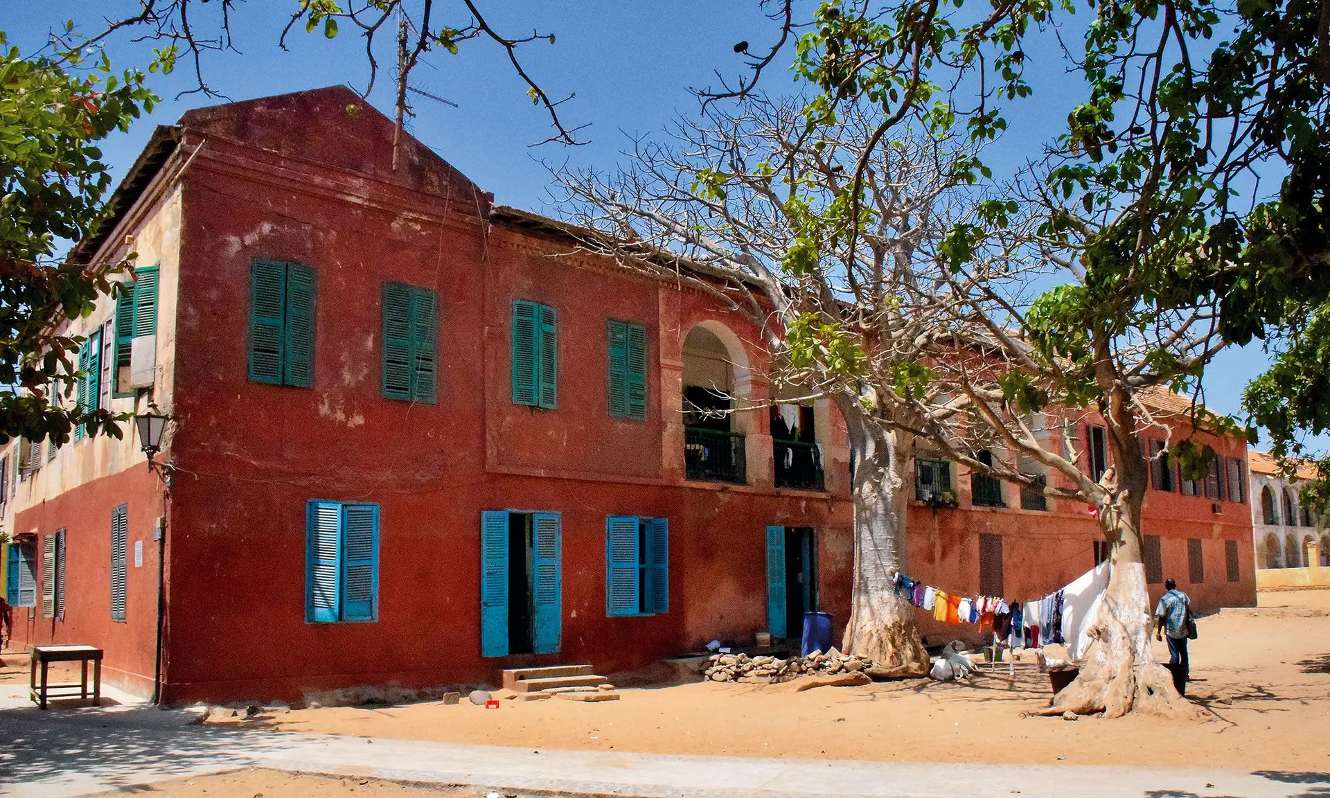 Ocidente. Um exemplo de arquitetura colonial na ilha de Gorée, no Senegal
