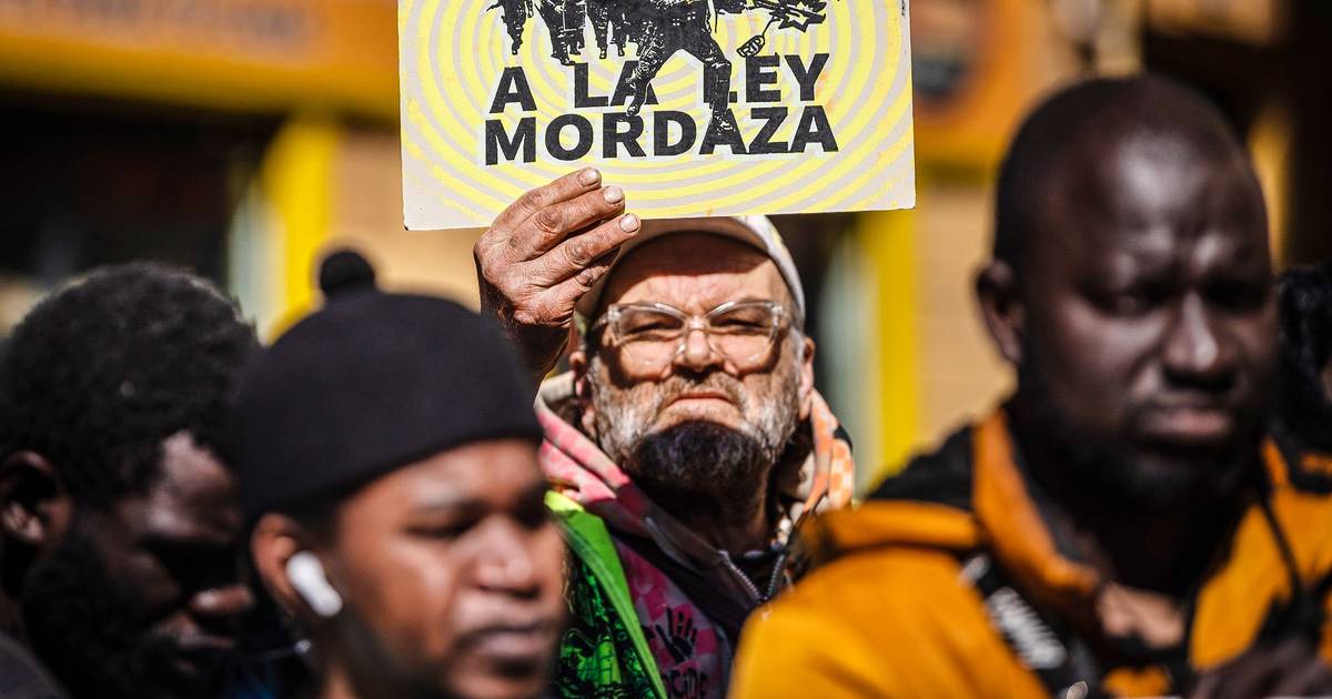 Sánchez legaliza meio milhão de migrantes