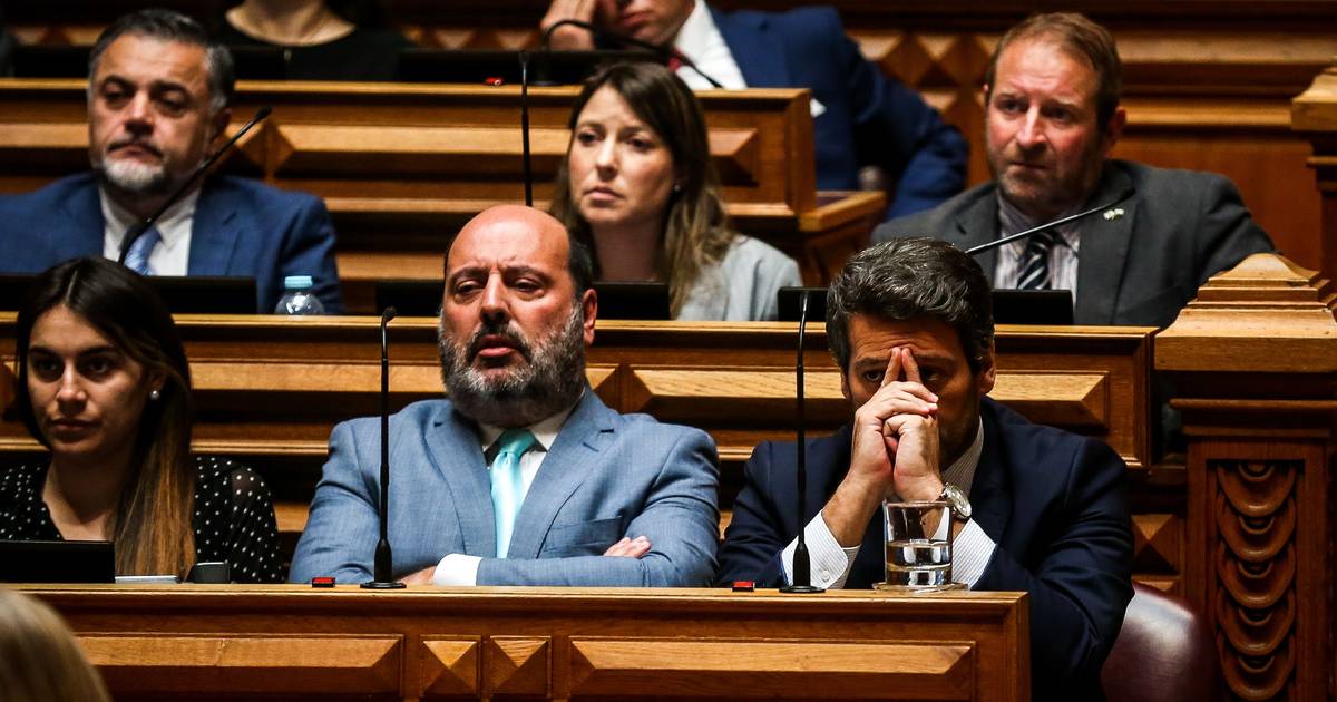 Ventura insiste na perda de nacionalidade e promete impor inquérito ao caso Influencer
