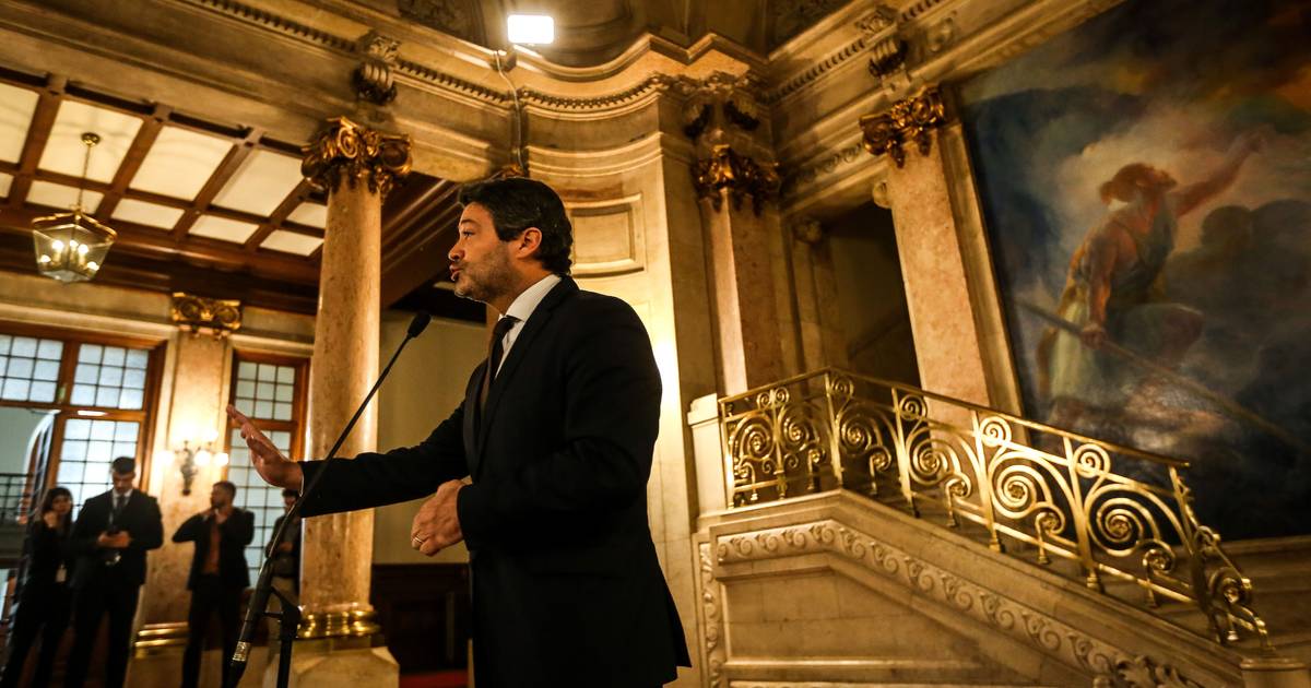 Ventura pede a Montenegro que coordene combate a incêndios e dê "puxão de orelhas" na educação