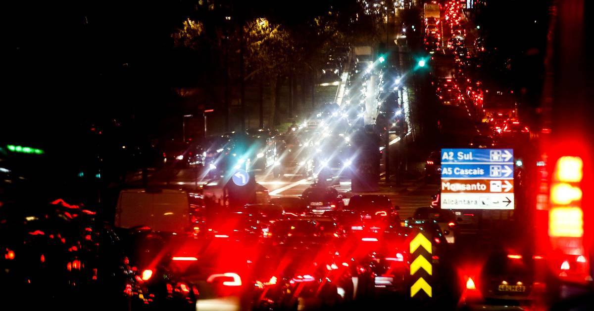 Who are the facilitators of the "mafia-style schemes" for traffic fines denounced by the new minister