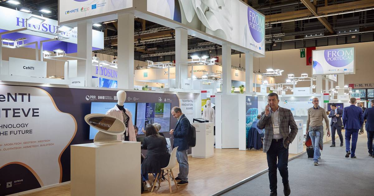 Portuguese textile industry returns to Germany in search of new business, bringing an award-winning robot