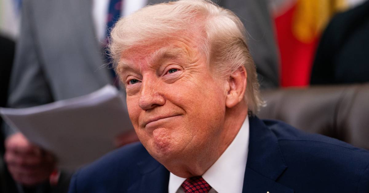 Trump prolonga cessar-fogo, mas Vance não seguiu viagem. Irão atira a porta-contentores