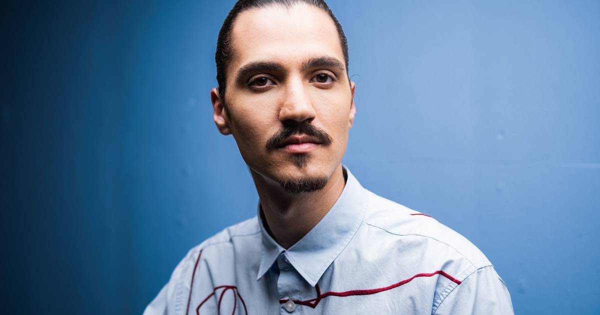 “Chego a Inglaterra, vou a uma hamburgueria e peço o que pedia em Portugal. Olharam para mim: ‘o que faz aqui alguém que não sabe inglês?’”