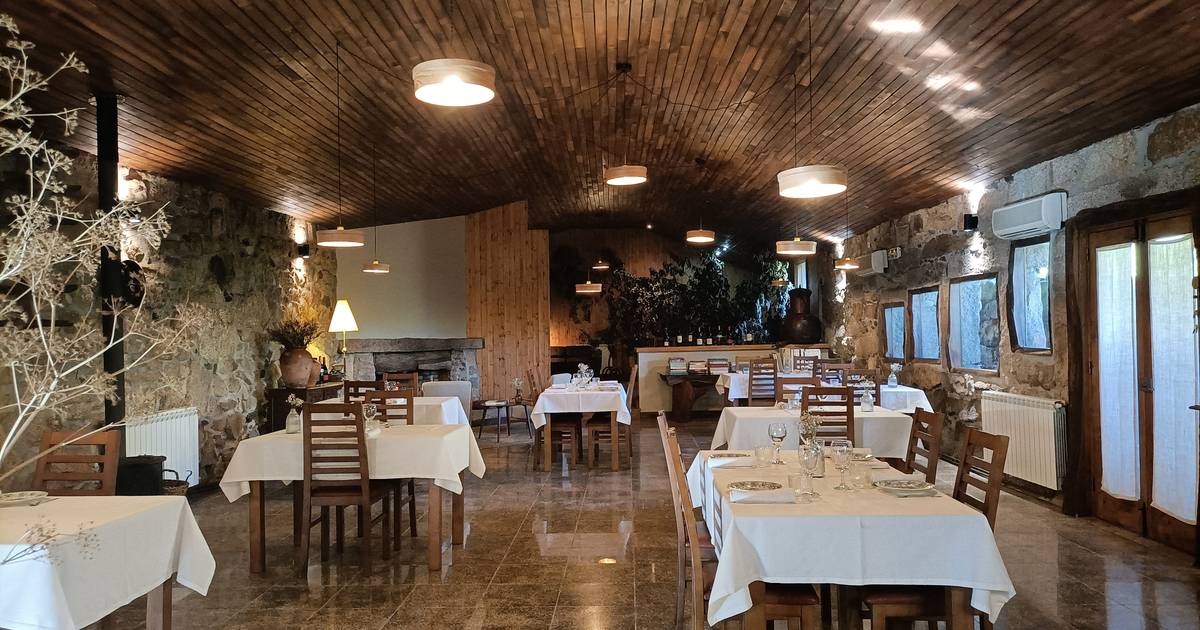 Num antigo forno comunitário, este restaurante transmontano serve menu de degustação com ingredientes locais e sazonais
