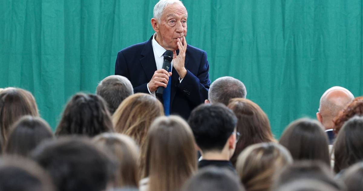 Marcelo considera "estranho" não haver textos do único Nobel da Literatura português nas leituras obrigatórias do 12º ano