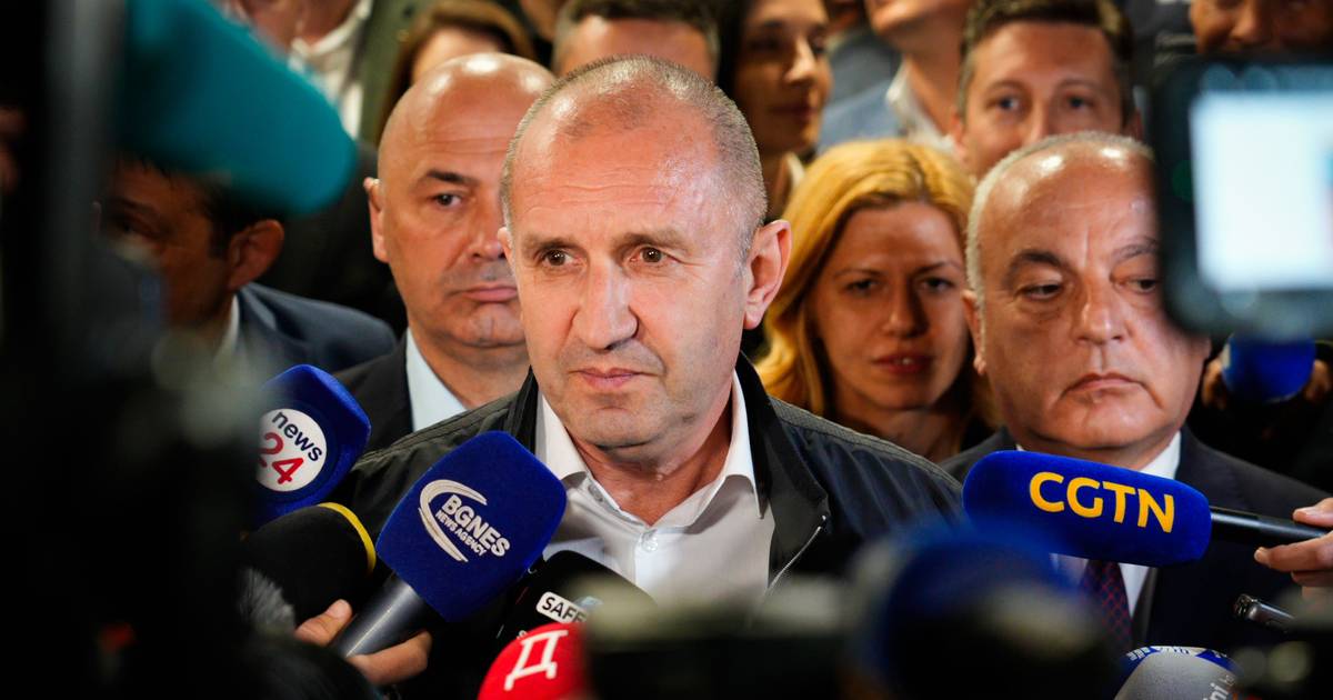 Ex-Presidente vence legislativas na Bulgária: Radev será um novo Orbán na UE ou estará mais próximo de Fico?