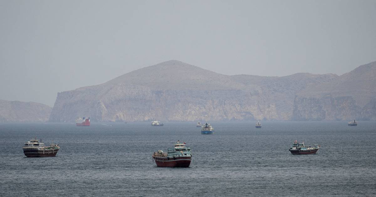 Irão apresenta plano aos Estados Unidos para reabrir o estreito de Ormuz e adiar as negociações nucleares