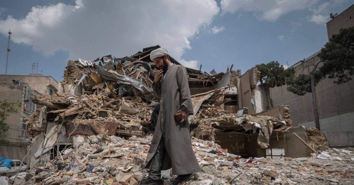 EUA lançam novos bombardeamentos no Irão após a morte de dois militares americanos