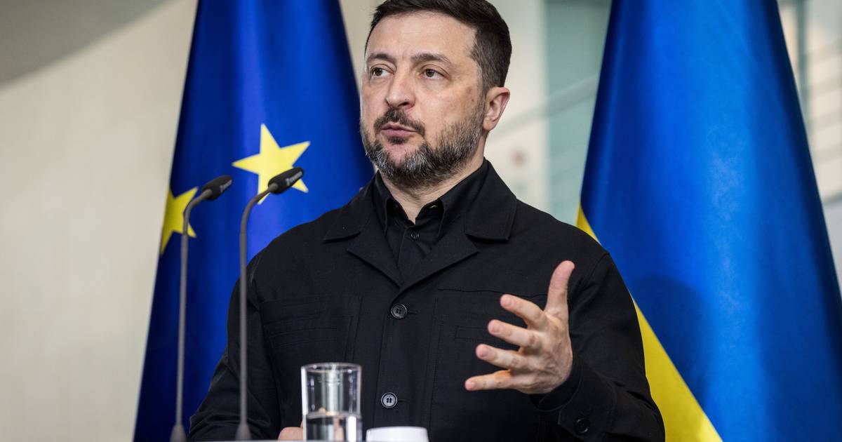 EUA não interromperam entregas de armas, diz Zelensky, e confirma ataques a instalações russas