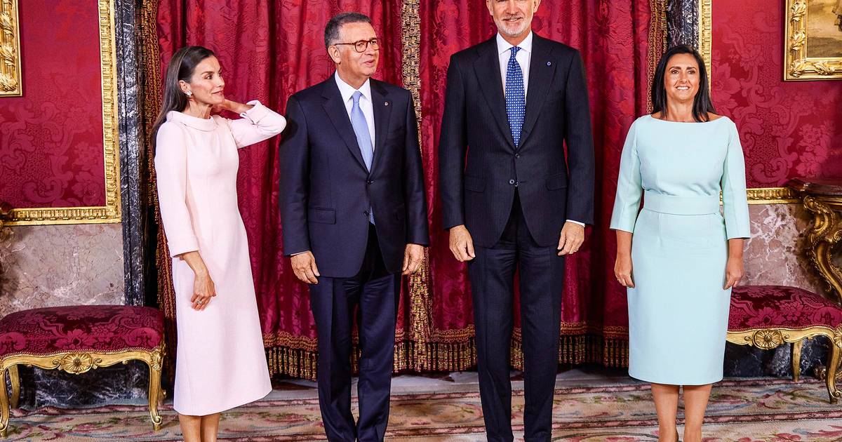 Conversas indiscretas e crónicas de agulha e dedal