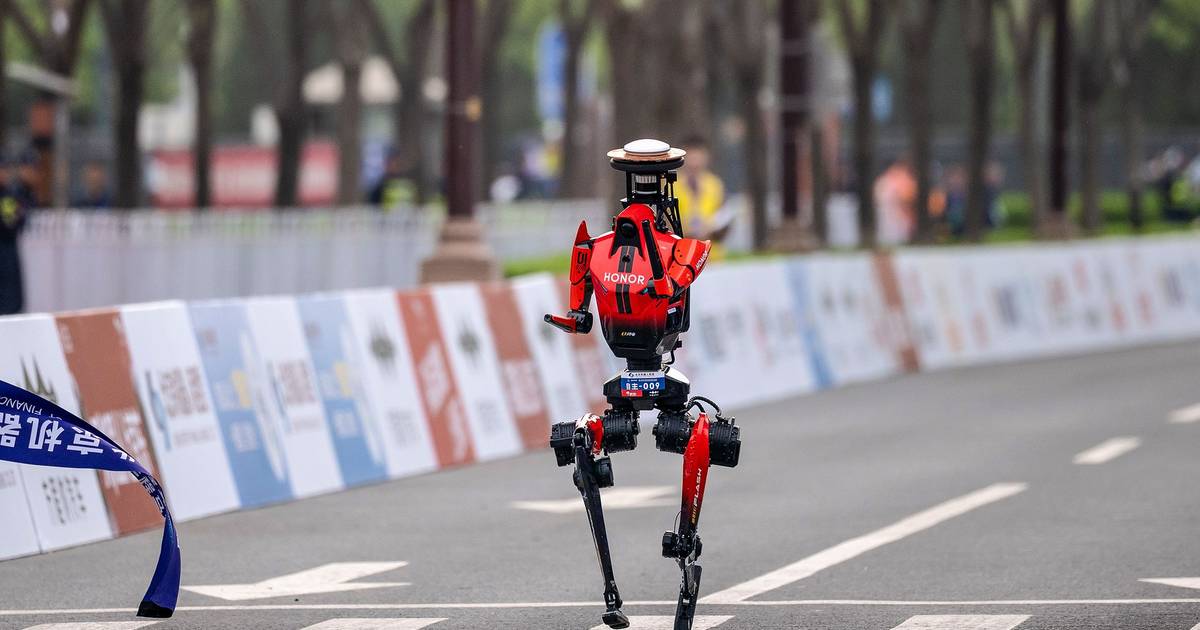 “Lightning”. O robô humanoide mais rápido do que um raio e do que o mais rápido dos humanos