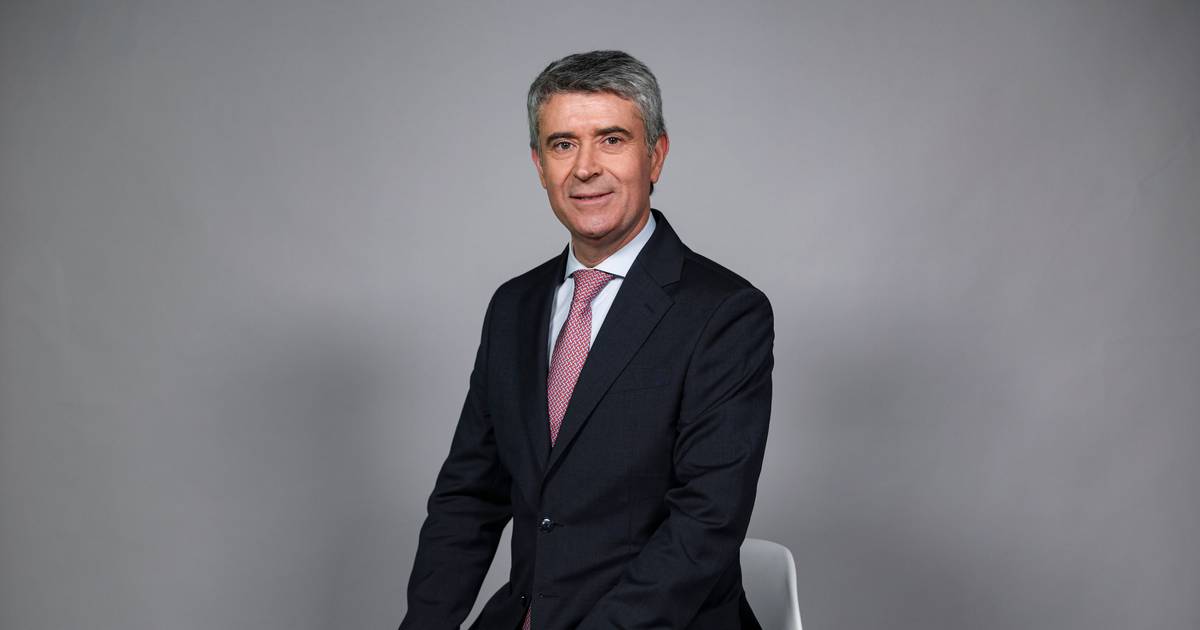 Carneiro convinced that Duarte Cordeiro is not an opponent, welcomes Pedro Nuno 'with open arms' and Centeno 'with great pleasure'