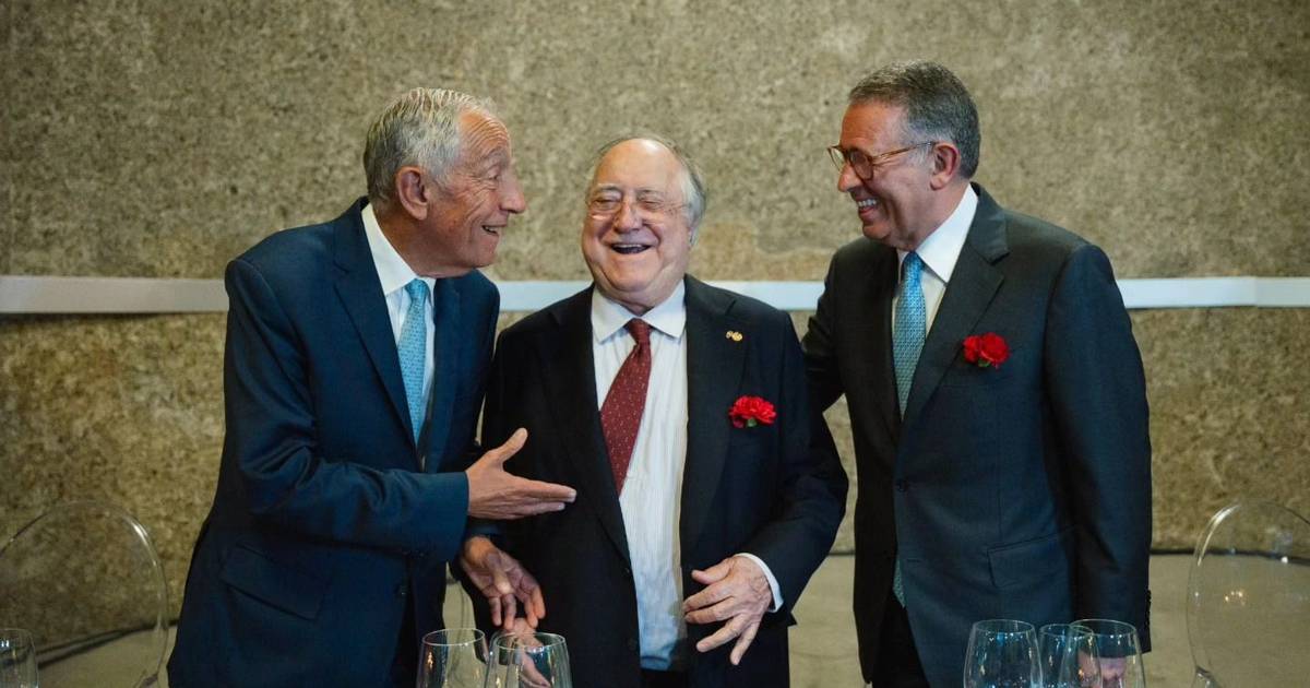 Seguro states that it is necessary to "fulfil April" regarding social justice, dignity of work, and truth