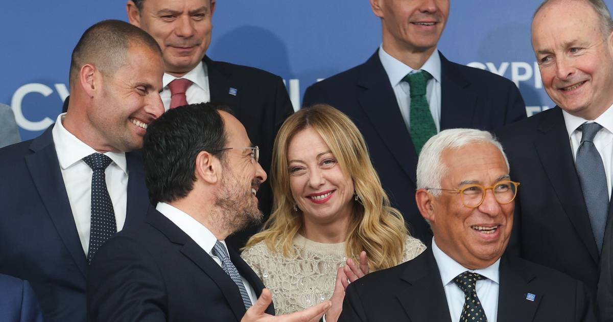 Reabrir Estreito de Ormuz é a prioridade da UE, Merz sugere aliviar sanções ao Irão