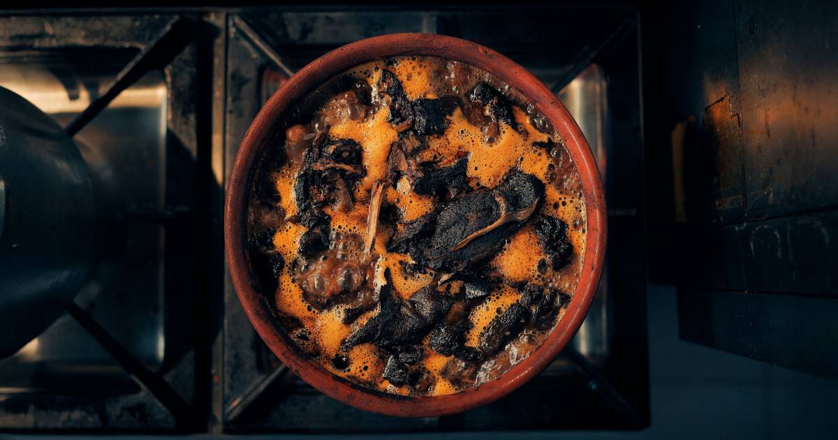 Em Miranda do Corvo há chanfana caseira para partilhar e provar numa popular mesa comunitária