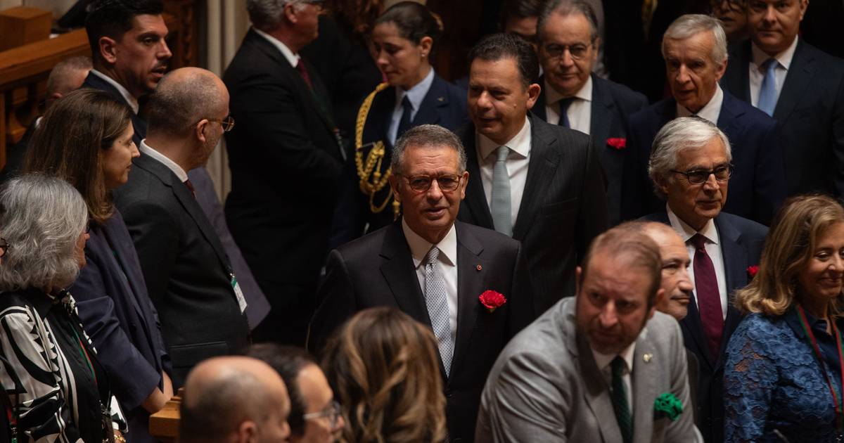 Seguro defende publicidade dos donativos dos partidos e deixa apelo aos jovens: 