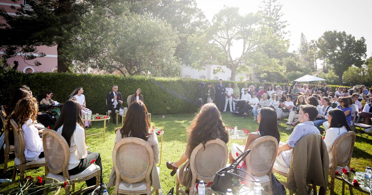 "Proximity" in Belém, "tranquil" celebration in São Bento: how April was celebrated in the palaces