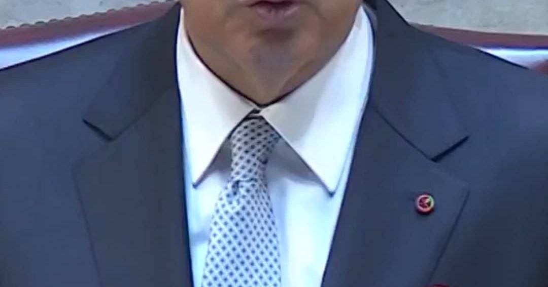 "Quando sentirem que o insulto substitui o diálogo, continuem a dialogar": Seguro fala para os jovens no 25 de Abril