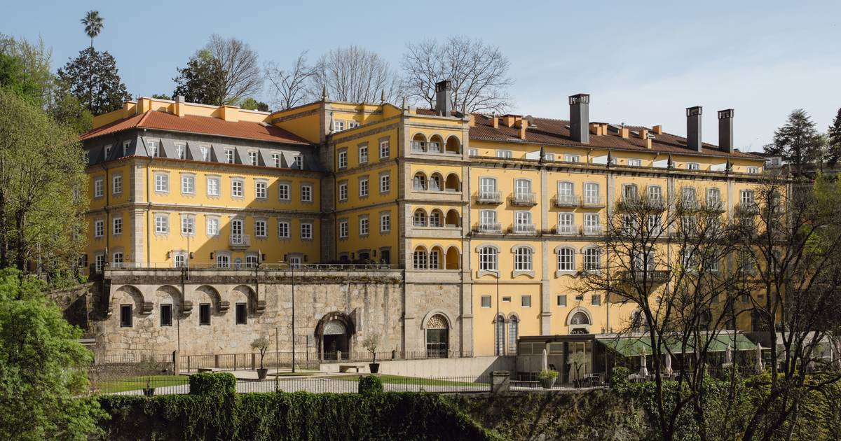 Novelty of the Year, this hotel is a balcony over the Tâmega and the bucolic Amarante