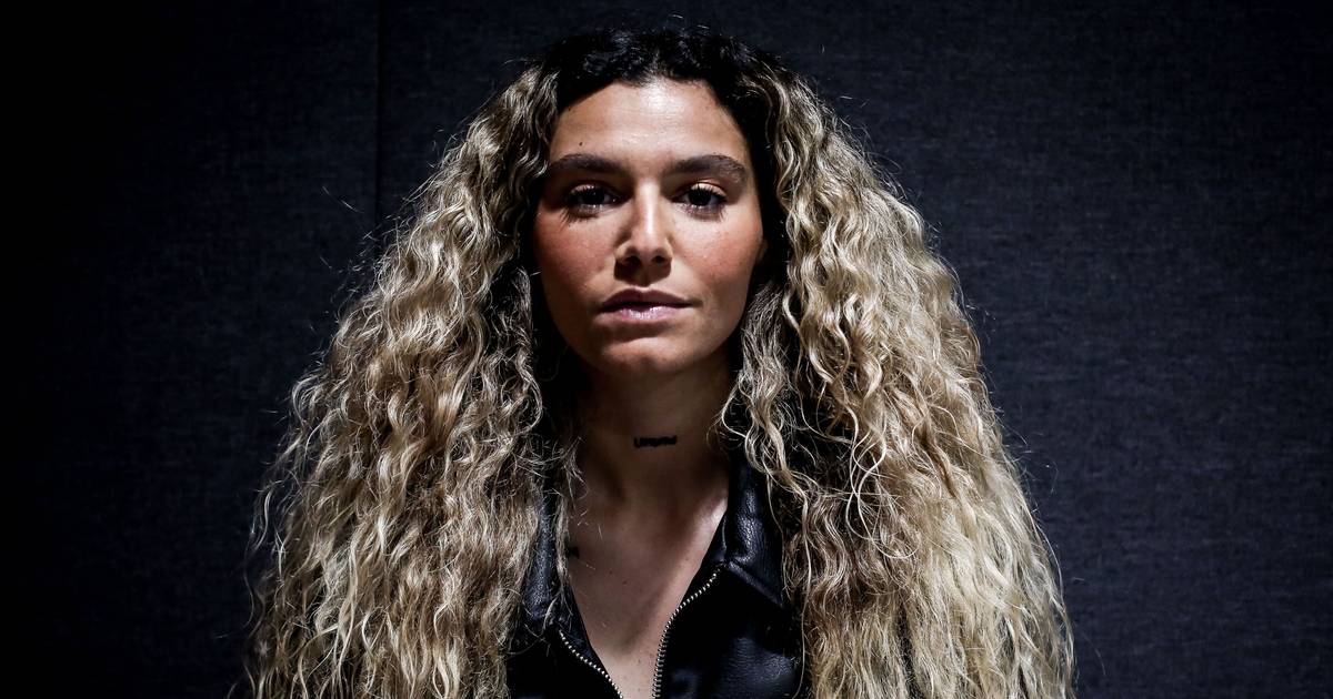 Milhanas: “Sempre soube que a minha vida ia estar ligada às artes de alguma maneira, mas não acreditava em mim o suficiente enquanto cantora”