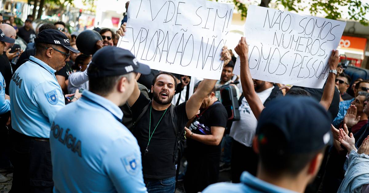 Cerca de 100 motoristas TVDE protestam em Lisboa contra baixas tarifas, Uber garante que operação não foi afetada
