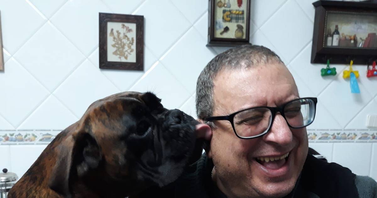 Morreu Cândido Mota, antigo locutor de rádio, aos 82 anos