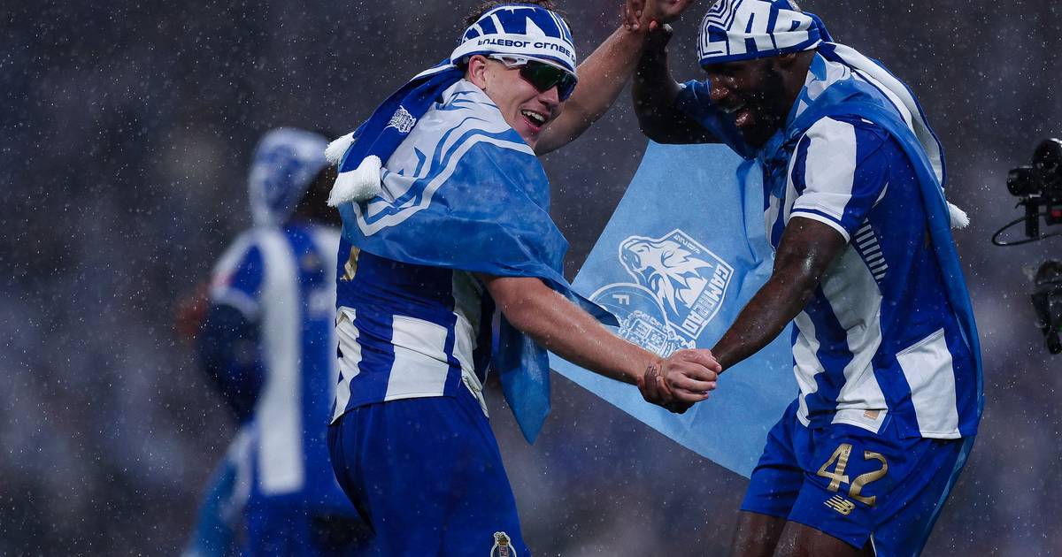 O momento do 31: veja a festa quando o FC Porto se sagrou campeão nacional