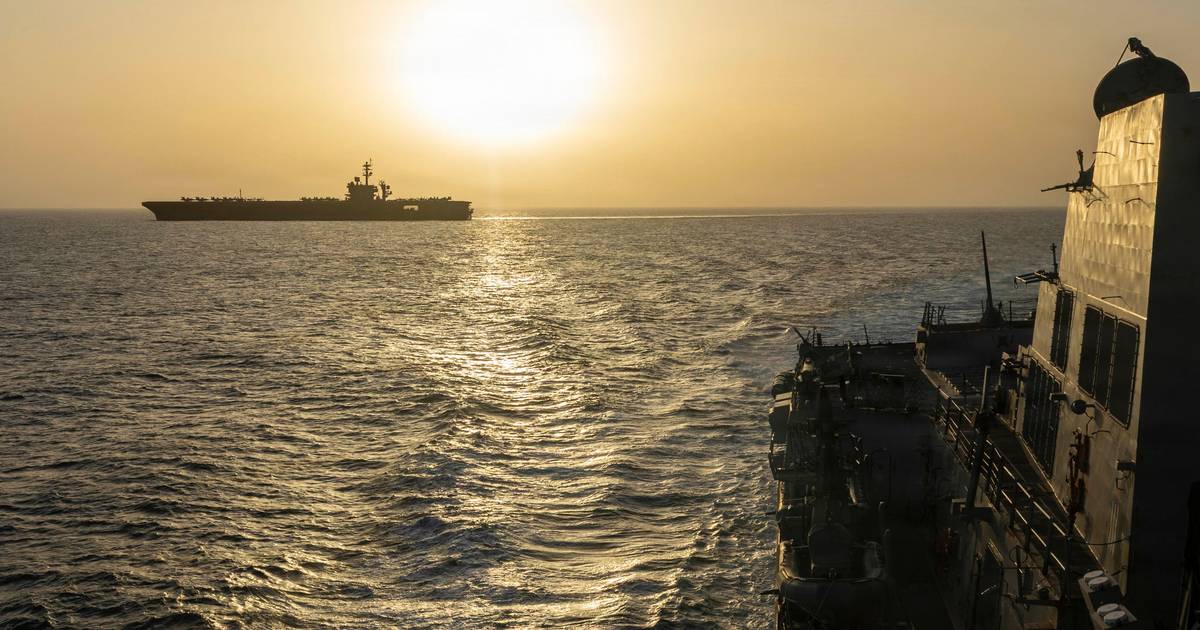 Trump quer libertar Ormuz e mobiliza mais de 100 aviões, navios e 15 mil militares, Irão avisa contra violação do cessar-fogo