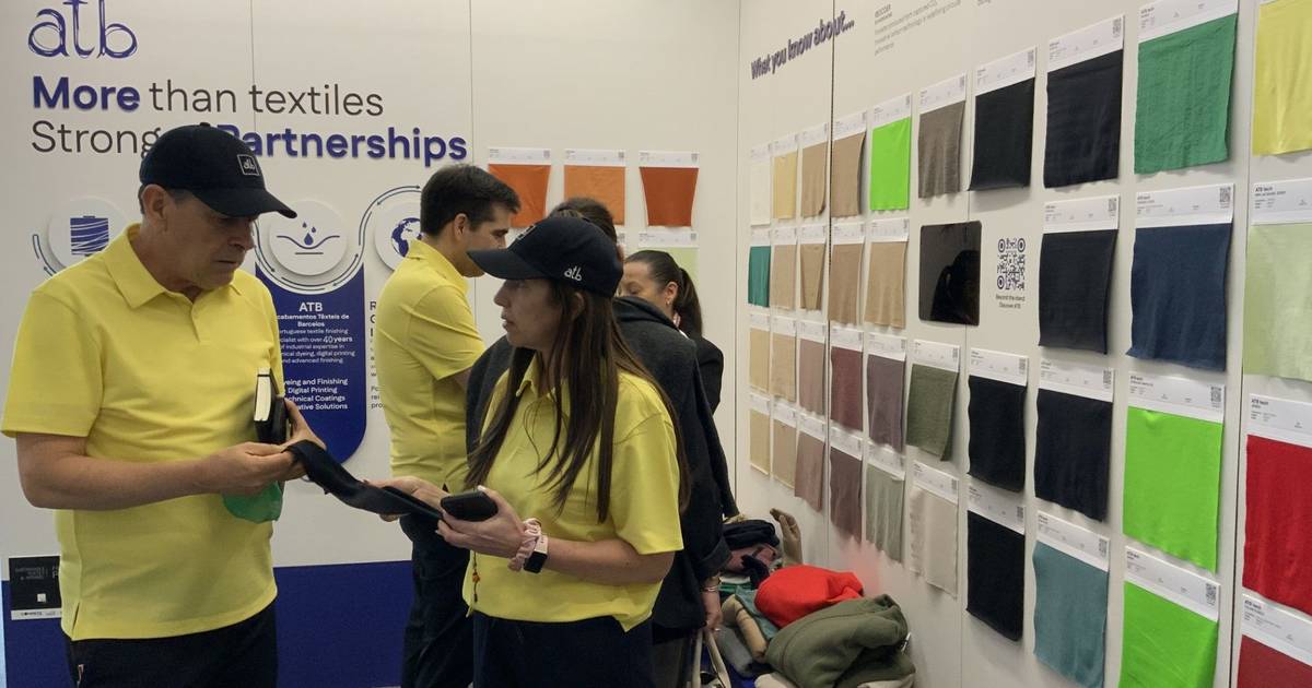 As bactérias também podem dar cor à roupa e a têxtil ATB mostra como