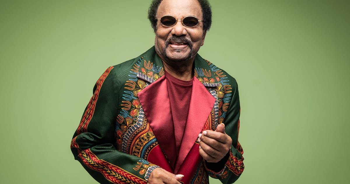 Bonga: “Eu pedi um sumo, ele bebeu um café. Pagou o dele com umas moedinhas e disse ‘agora paga o teu’. Olhei para ele: ‘só podes estar a gozar’”