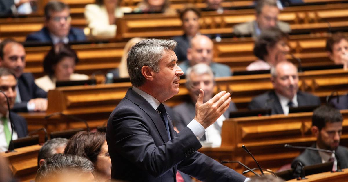 Carneiro pressiona Governo sobre milhões da UE para investimento na Defesa