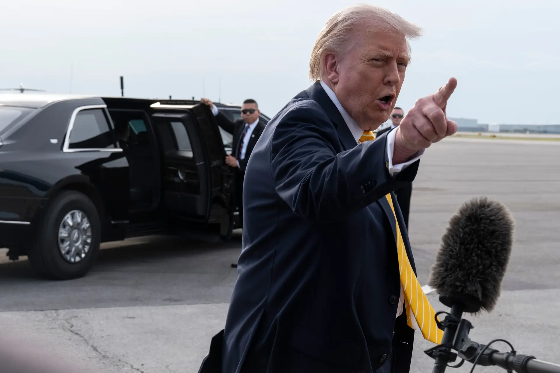 poder de fogo dos estados unidos 🟢 EUA anunciam 'Aumento Drástico' de poder de fogo contra o Irã ○Nova fase  do conflito foca no desmantelamento da infraestrutura do regime e no uso de  bombas gravitacionais de alta precisão main image 1