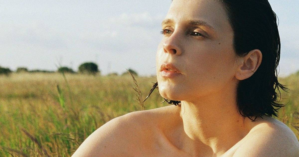Quase Famosos: Helena Caldeira, da série “Rabo de Peixe” à estreia na música com ‘Vizinhas’