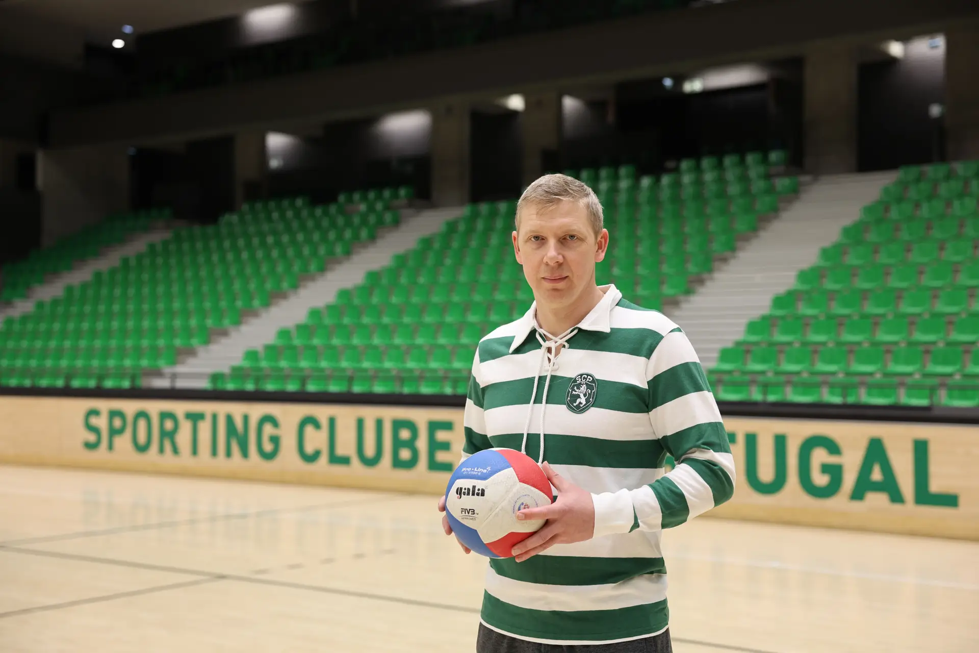 Grankin estava reformado, ganhou forma a nadar e voltou ao voleibol no Sporting: “O distribuidor é o coração, cria relações com todos”