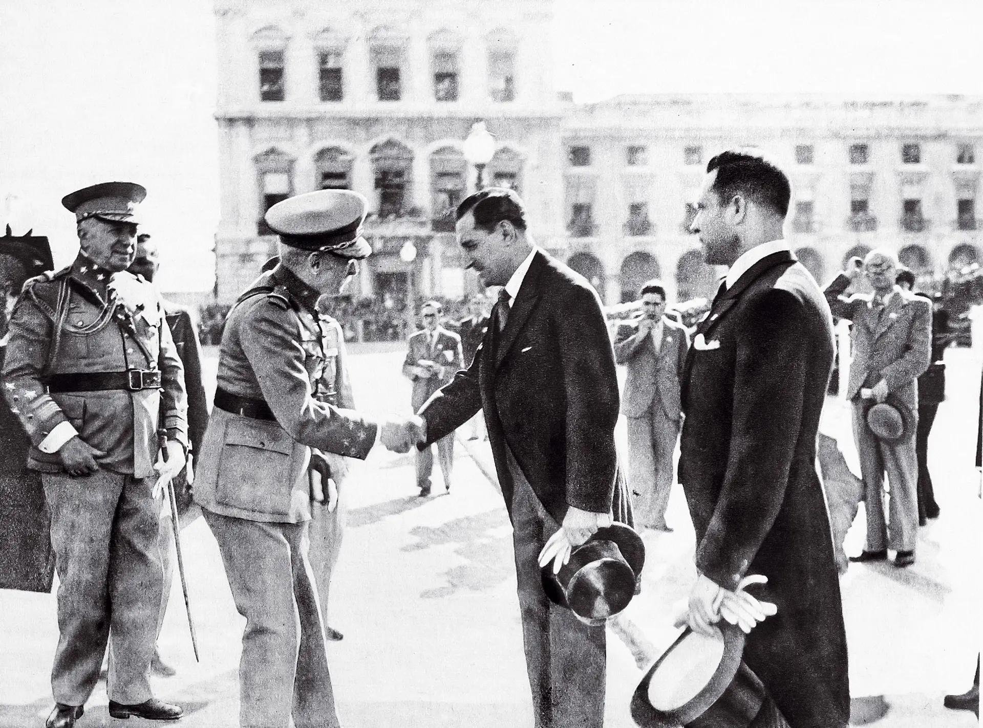 De julho a setembro de 1939, o Presidente Óscar Carmona visitou as colónias de Cabo Verde, São Tomé, Moçambique e Angola. Salazar apresentou “cumprimentos de boa viagem” antes do embarque, no Terreiro do Paço