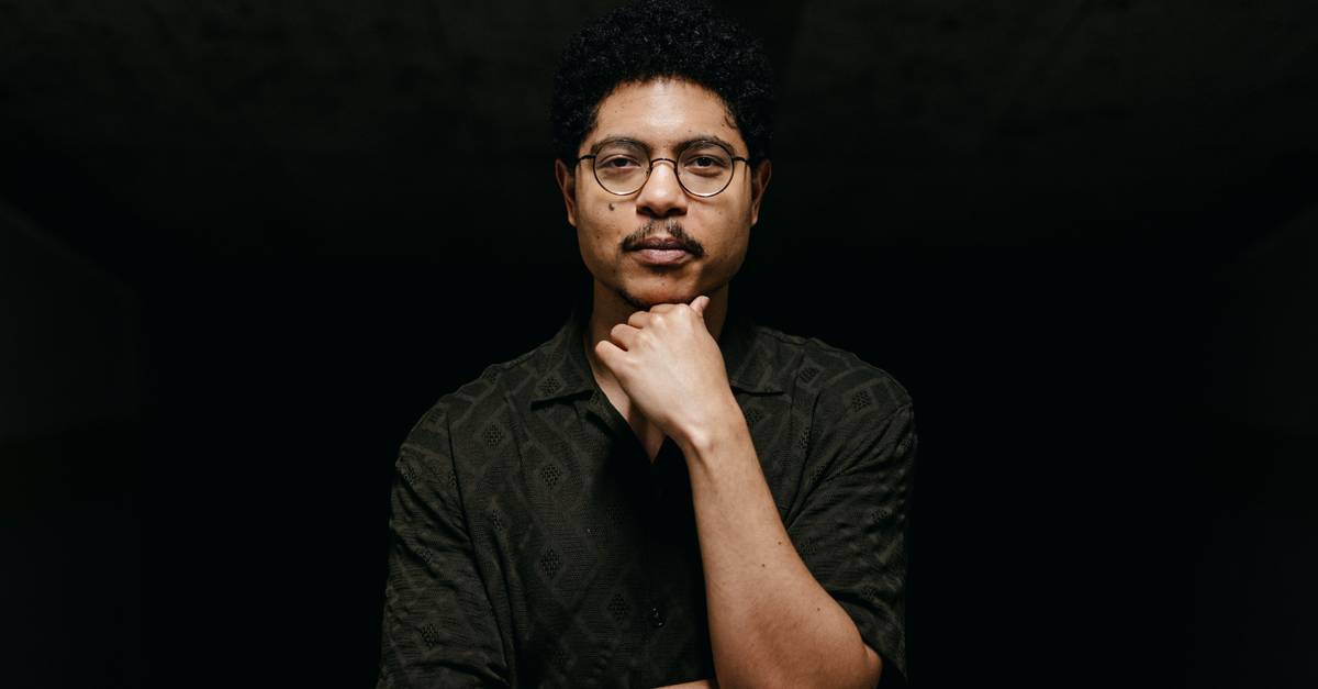 Marco Mendonça: “O humor é porta de entrada para um lugar de empatia, escuta, compreensão. Mesmo que não seja de compreensão, de respeito”